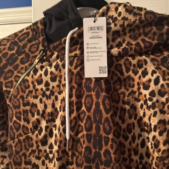 Cheetah leopard sweater dress size medium NWT - Picture 2 of 2